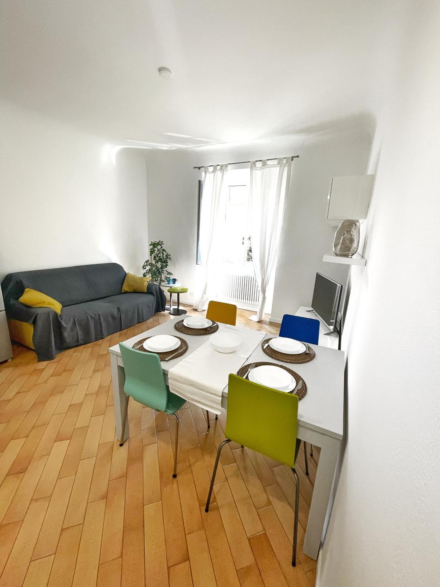 Ampio E Accogliente Bilocale - Fara 1, Porta Nuova Apartman Milánó Kültér fotó